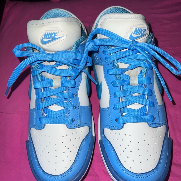Nike Women University Dunks - Picture 1 of 8